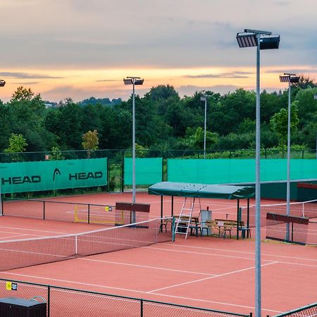 Tennis & Country Club Hotel Giebultow  外观 照片
