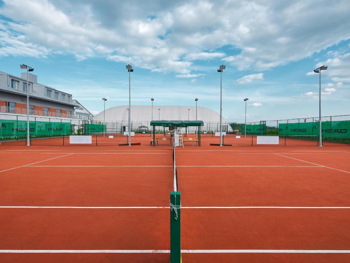 Tennis & Country Club Hotel Giebultow  外观 照片