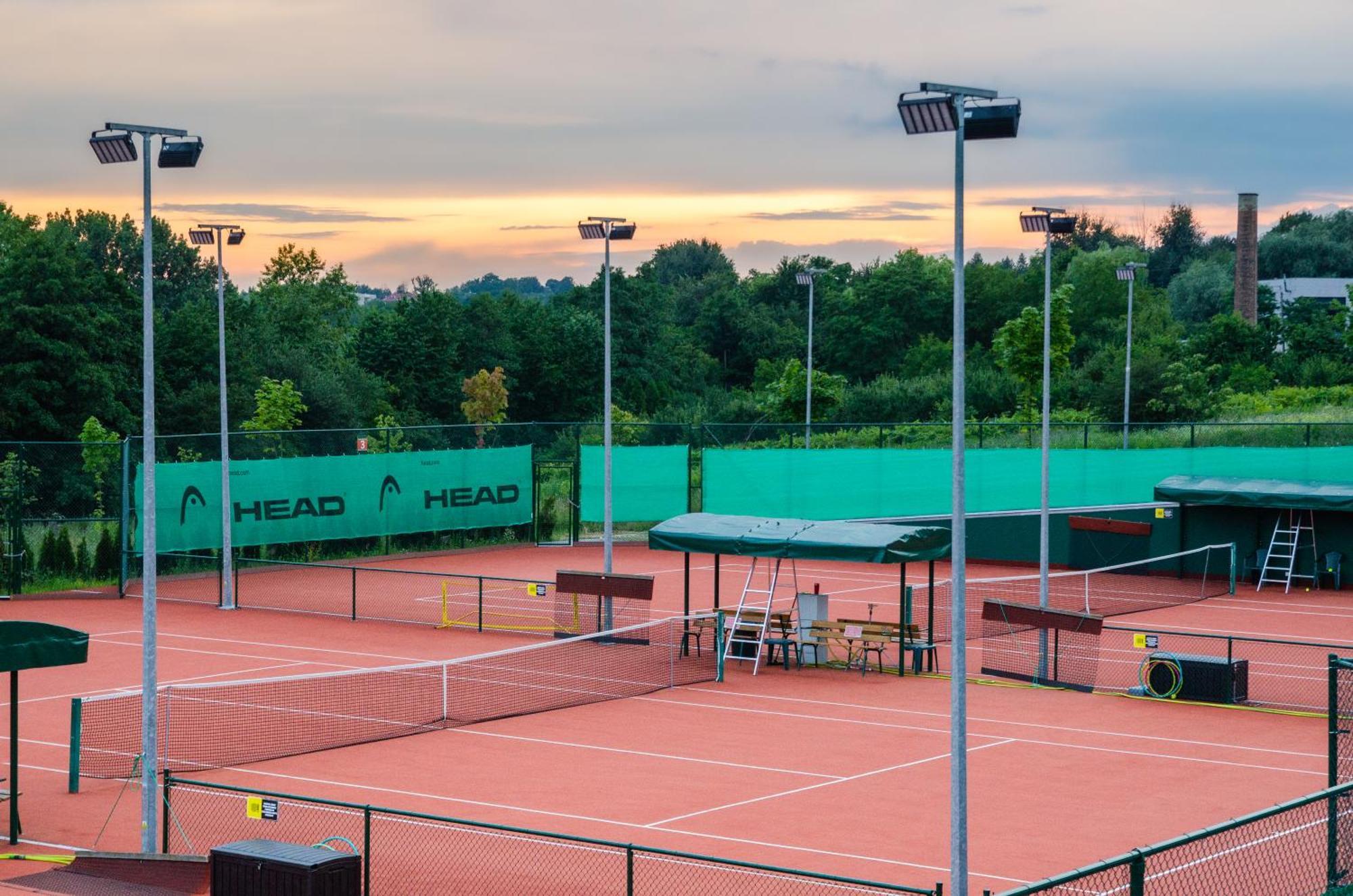 Tennis & Country Club Hotel Giebultow  外观 照片